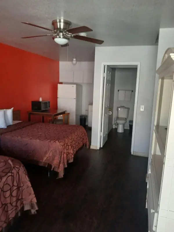 Coalinga Motel 4