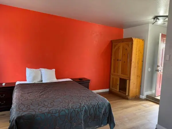 Coalinga Motel 8